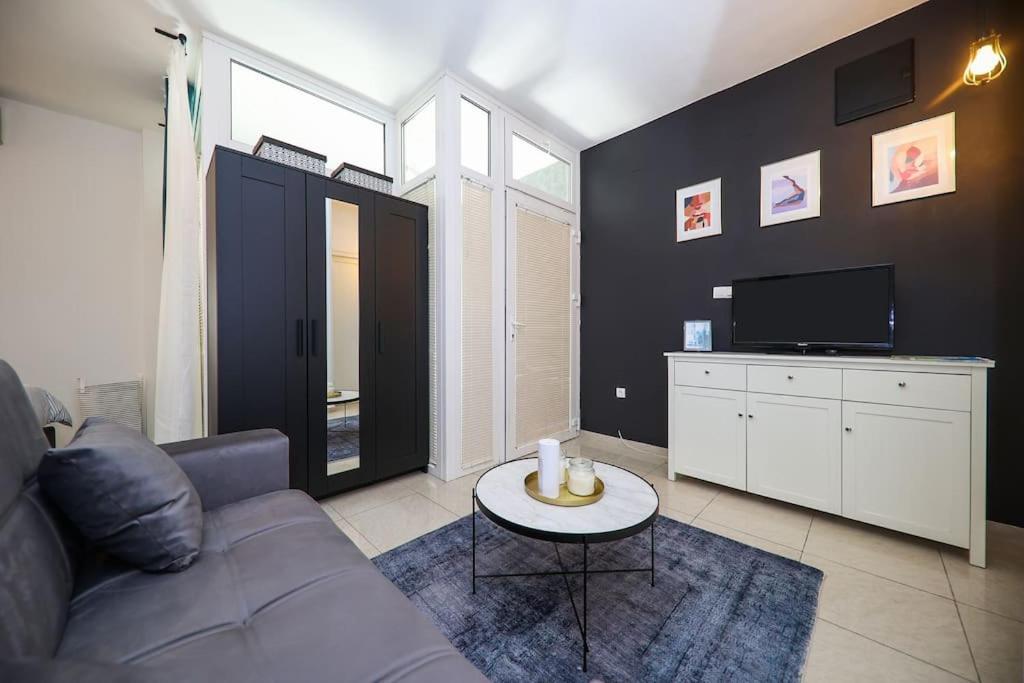 Apartment “minipalais” In The Heart Of